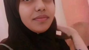 Wanita Jilbab Cantik Keturunan Threesome Crot Dimuka