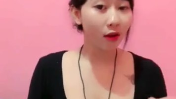 Amerlita Show Tidak Pakai Celana