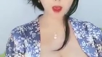 Berlina Pake Kacamata Toge Melon Show